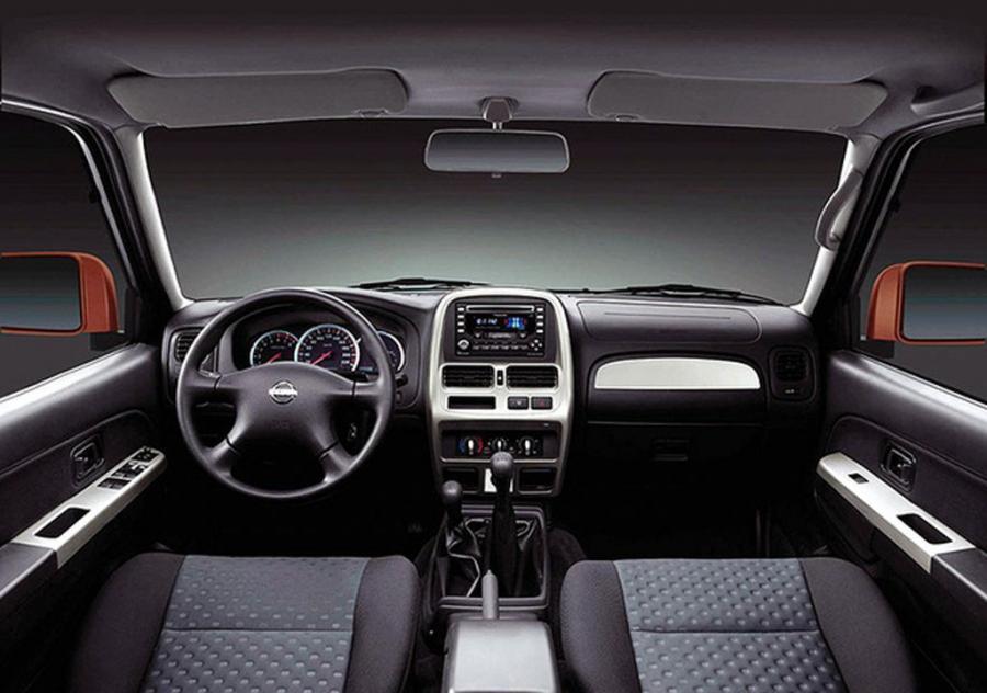  Nissan Paladin 2003 года  (фото 2 из 2)